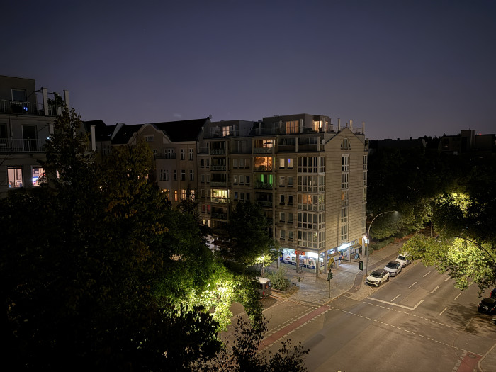 Bei der Hauptkamera gibt es keine nennenswerten Unterschiede zwischen iPhone 16 Pro Max ...